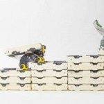 Si spostano grazie a ruote con tre uncini che permettono loro anche di arrampicarsi.