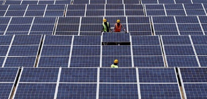 Per costruire il parco solare più grande del mondo saranno necessari 4,4 miliardi di dollari. Per costruire il parco solare più grande del mondo saranno necessari 4,4 miliardi di dollari.
