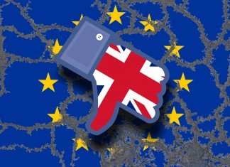 Brexit, nuovo referendum: Facebook e Twitter per la raccolta firme