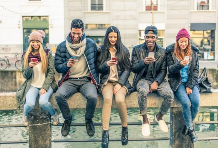 Millennials: iperconnessi, concentrati sul presente, socialmente molto tolleranti e aperti alle novità, multitasking