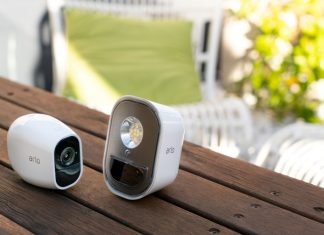 Regali di Natale 2018: smart speaker, videocamera di sicurezza, smart pen, radiosveglia