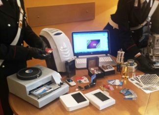 Carte di credito truffa prelievi sportelli bancomat in tante città d’Italia