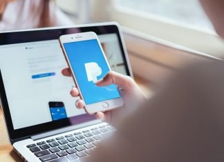 Stripe valuta l’acquisizione di PayPal dopo il crollo del valore, ma Amazon, Apple e JPMorgan possono cambiare la partita PayPal