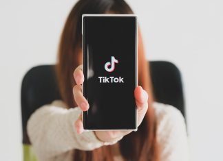 TikTok sotto accusa in Europa: perché gli account dei minori non sono considerati abbastanza sicuri tiktok