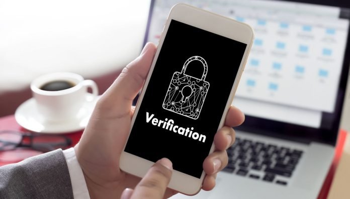 Dall'Unione europea arriva l'app per la verifica dell'età sui siti web