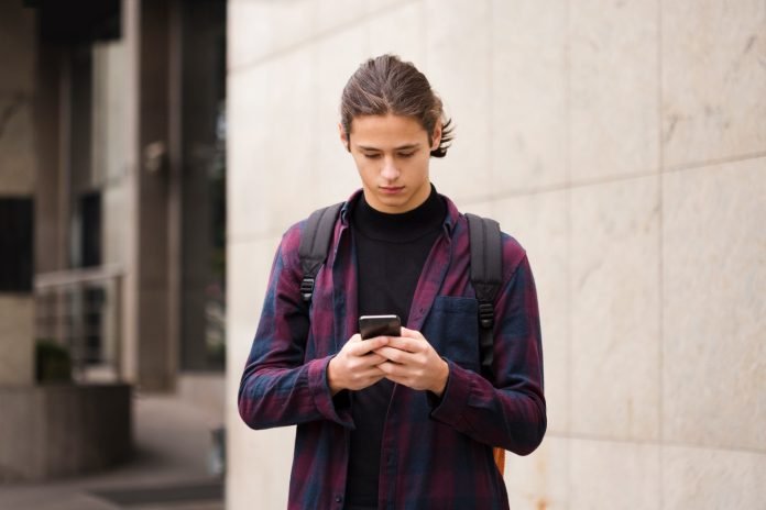 smartphone etichetta