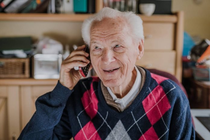 Nonni al telefono Nonni al telefono