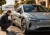 Tesla FSD attivato senza permesso, 80 indagati e dispositivi sequestrati in Corea del Sud