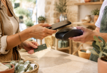 Satispay lancia la carta di debito senza canone mensile per i clienti